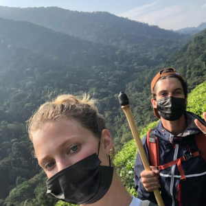 Constance Jablonski et son petit ami Matthias Dandois en Ouganda. Mai 2021.