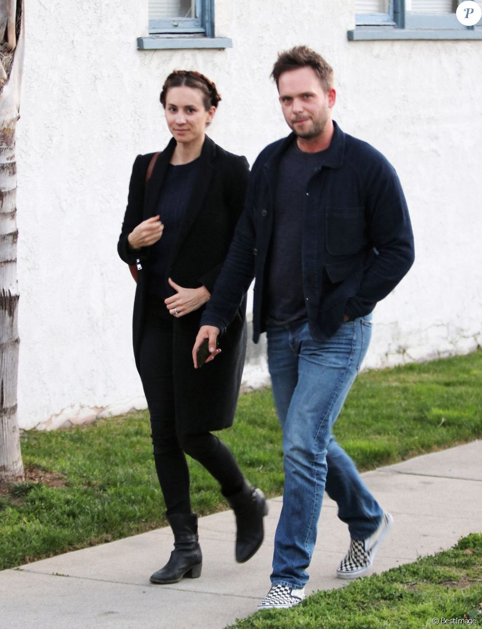 Exclusif - Troian Bellisario et son mari Patrick Adams en balade à Los Angeles le 28 mars 2019.