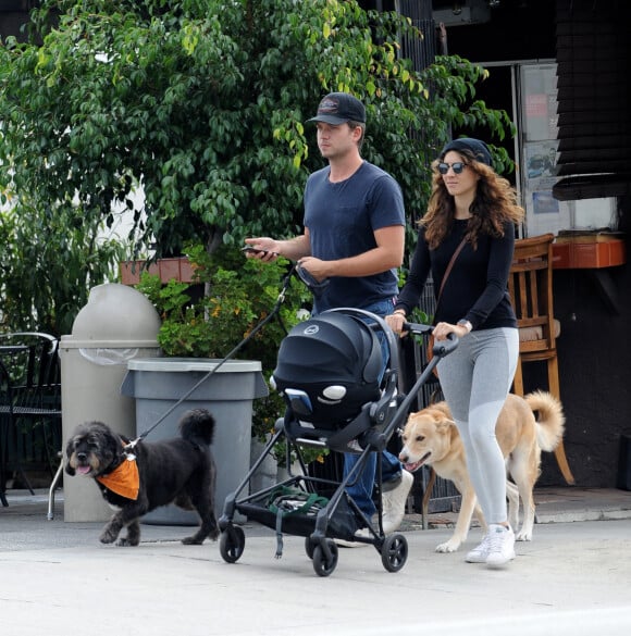 Exclusif - Troian Bellisario se balade avec son mari Patrick Adams, leur bébé (en poussette) et même les deux chiens à Los Feliz le 12 novembre 2018.