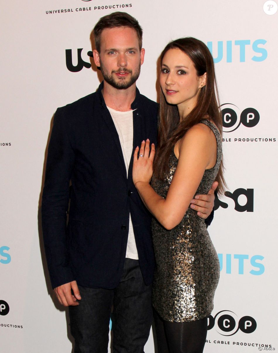 Patrick J. Adams et Troian Bellisario à New York en 2015.