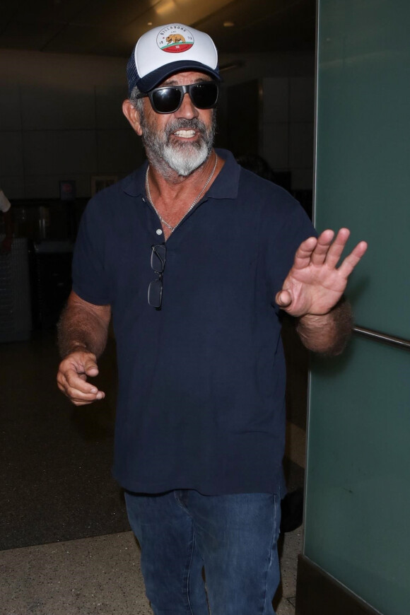 Mel Gibson arrive à l'aéroport de Los Angeles (LAX), le 18 juillet 2018.