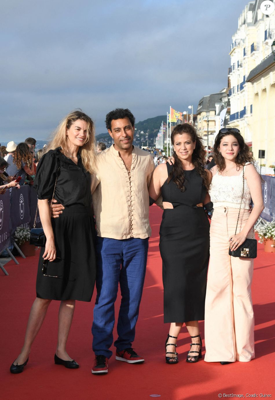 Lyes Salem, Kamir Aïnouz, et Zoé Adjani sur le tapis rouge lors du 35ème festival du film de Cabourg le 11 juin 2021 © Coadic Guirec / Bestimage