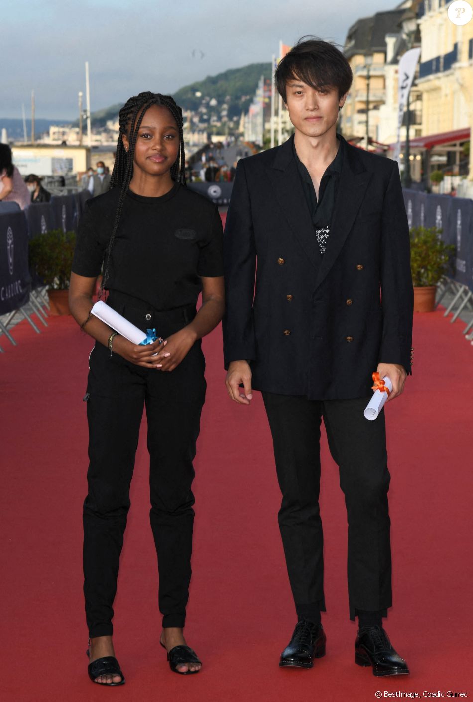 Fathia Youssouf et Guang Huo sur le tapis rouge lors du 35ème festival du film de Cabourg le 11 juin 2021 © Coadic Guirec / Bestimage