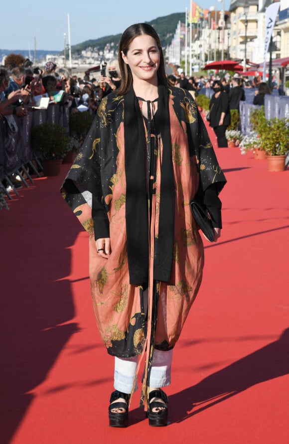 Amira Casar sur le tapis rouge lors du 35ème festival du film de Cabourg le 11 juin 2021 © Coadic Guirec / Bestimage