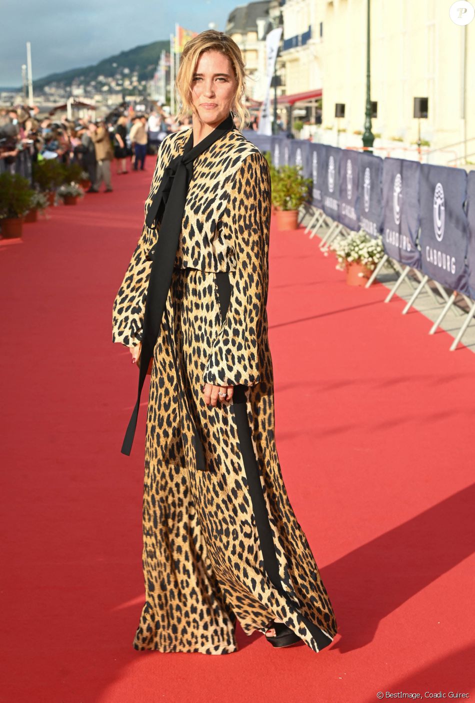 Vahina Giocante sur le tapis rouge lors du 35ème festival du film de Cabourg le 11 juin 2021 © Coadic Guirec / Bestimage