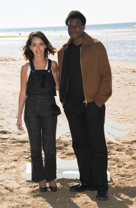 Lyna Khoudri et Alséni Bathily lors d'un photocall sur la plage de Cabourg pendant le 35ème festival du film le 11 juin 2021. © Coadic Guirec / Bestimage