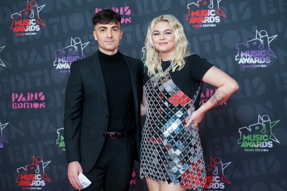 Louane Emera et son compagnon Florian Rossi posent à deux pour la première fois lors des NRJ Music Awards, à Paris.