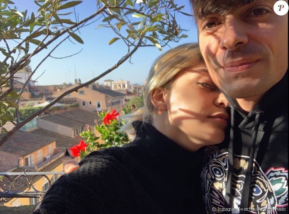 Louane a dévoilé cette photo d'elle et de son amoureux Florian, sur Instagram.