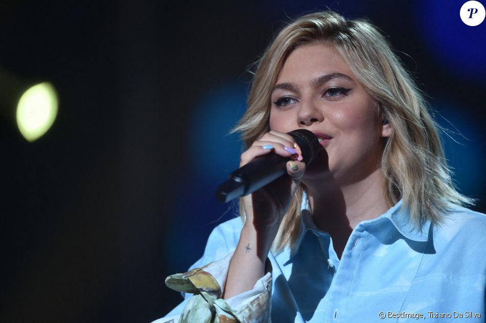 Exclusif - Louane Emera - Enregistrement de l'émission "300 Choeurs chantent Dassin" à Paris (diffusée le 16/10/20) sur France 3. © Tiziano Da Silva / Bestimage