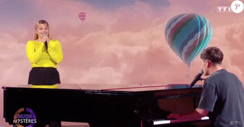 Louane a été surprise par son compagnon Florian Rossi dans l'émission "Duos Mystère", diffusée samedi 12 juin 2021 sur TF1.