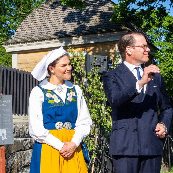 La princesse Victoria de Suède, le prince Daniel de Suède lors de la fête nationale suédoise au Musée Skansen à Stockholm, le 6 juin 2021.