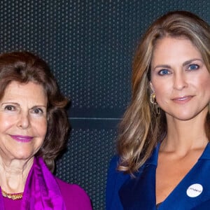 La princesse Madeleine de Suède et la reine Silvia lors de la remise de prix Childhood Prize Ceremony of the World Childhood Foundation à Solna le 9 décembre 2019.