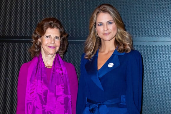 La princesse Madeleine de Suède et la reine Silvia lors de la remise de prix Childhood Prize Ceremony of the World Childhood Foundation à Solna le 9 décembre 2019.