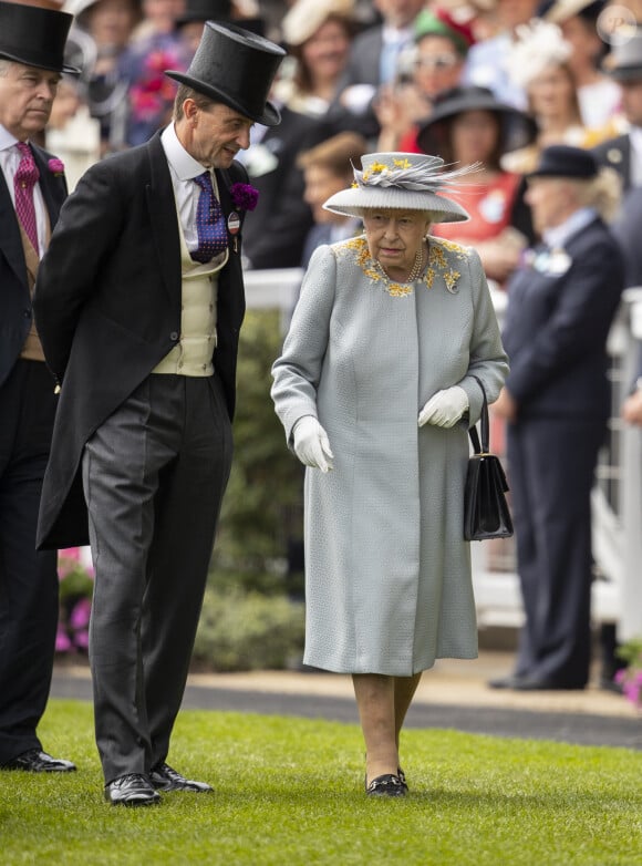 La reine Elisabeth II d'Angleterre - La famille royale d'Angleterre vient assister au Ladies Day des courses de chevaux à Ascot le 20 juin 2019.