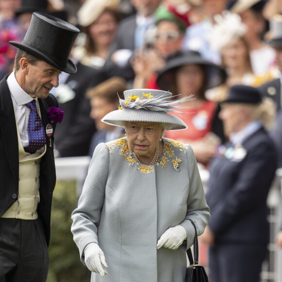 La reine Elisabeth II d'Angleterre - La famille royale d'Angleterre vient assister au Ladies Day des courses de chevaux à Ascot le 20 juin 2019.