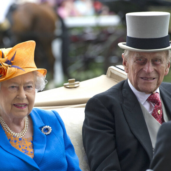 La reine Elisabeth II d'Angleterre et le prince Philip, duc d'Edimbourg lors du troisième jour des courses hippiques "Royal Ascot". Le 16 juin 2016
