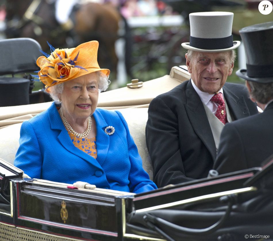 La reine Elisabeth II d'Angleterre et le prince Philip, duc d'Edimbourg lors du troisième jour des courses hippiques "Royal Ascot". Le 16 juin 2016