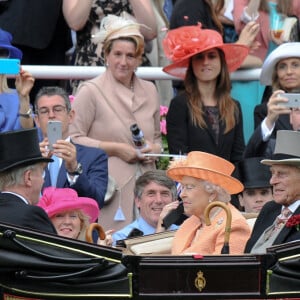 La reine Elisabeth II d'Angleterre et le prince Philip, duc d'Edimbourg - La famille Royale d'Angleterre assiste à la course hippique "Royal Ascot" sur le champs de courses de Ascot, le 20 juin 2015.