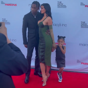 Kylie Jenner, Travis Scott et leur fille Stormi au Parsons Benefit à New York, le 15 juin 2021. 