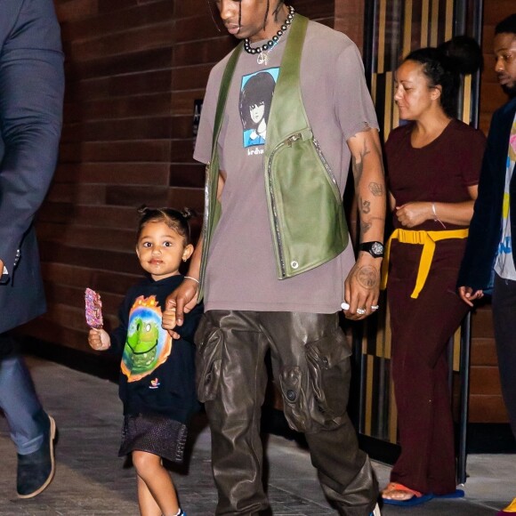 Travis Scott, Kylie Jenner et leur fille Stormi à la sortie de la 72ème édition Parsons Benefit où Travis Scott a été récompensé à New York, le 15 juin 2021.