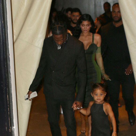 Travis Scott, Kylie Jenner et leur fille Stormi arrivent à la 72ème édition Parsons Benefit où Travis Scott va être récompensé au Pier 17 dans le Seaport District à New York, le 15 juin 2021. Chaque année, l'école "Parsons" de New York rend hommage à des personnalités influentes. Pour cette 72ème édition Parsons Benefit, Travis Scott fait partie de ces lauréats récompensés.