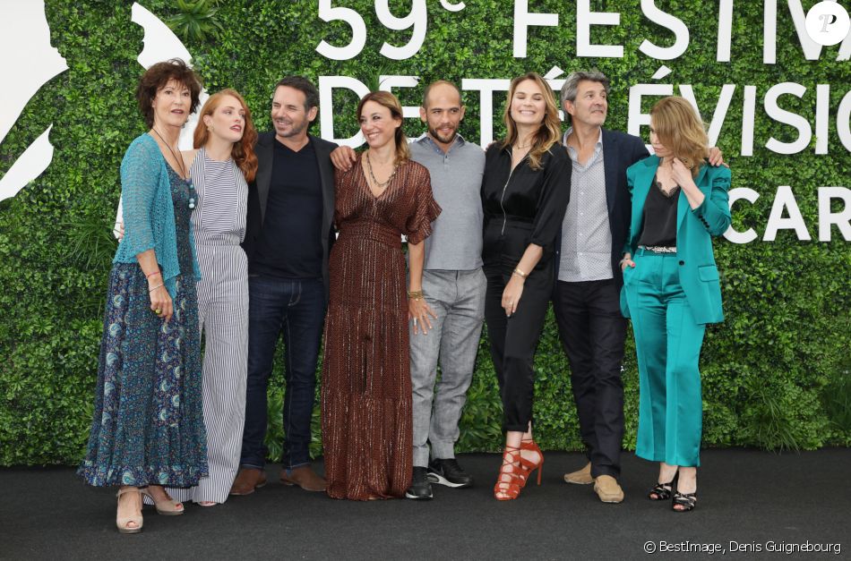 Chrystelle Labaude, Melanie Robert, Jeremy Banster, Emma Colberti, Moïse Santamaria, Mélanie Maudran, Fred Bianconi, Valérie Kaprisky au photocall de "Un si grand soleil" - Photocalls lors du cinquante-neuvième festival de la Télévision de Monte-Carlo à Monaco. © Denis Guignebourg/Bestimage