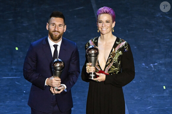 Lionel Messi (meilleur joueur de l'année 2019, FIFA "The Best"), Megan Rapinoe (meilleure joueuse de l'année 2019, FIFA "The Best") à la cérémonie des Trophées Fifa "The Best" 2019 à la Scala à Milan, Italie © Imago Sport / Panoramic / Bestimage