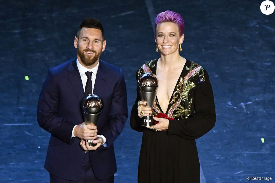 Lionel Messi (meilleur joueur de l'année 2019, FIFA "The Best"), Megan Rapinoe (meilleure joueuse de l'année 2019, FIFA "The Best") à la cérémonie des Trophées Fifa "The Best" 2019 à la Scala à Milan, Italie © Imago Sport / Panoramic / Bestimage