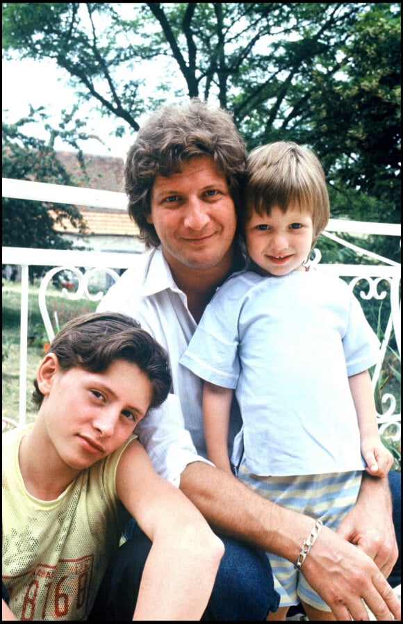 Patrick Sébastien et ses fils Sebastien (à gauche) et Olivier Villa en mars 1988.