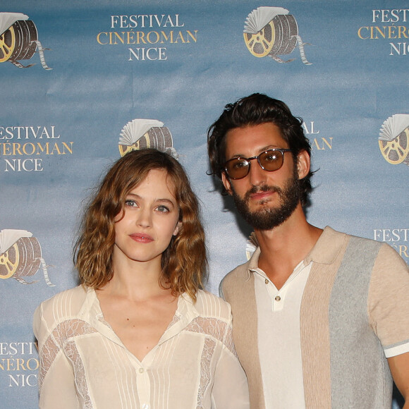 Lou de Laâge et Pierre Niney à la première du film "Boite Noire" dans le cadre du Festival CINEROMAN au cinéma Pathé Gare du Sud à Nice, France, le 19 juin 2021. © Denis Guignebourg/Bestimage 