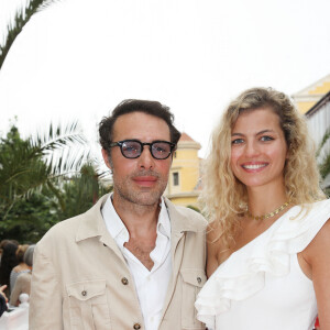 Nicolas Bedos et sa compagne Pauline Desmonts à la première du film "Boite Noire" dans le cadre du Festival CINEROMAN au cinéma Pathé Gare du Sud à Nice, France, le 19 juin 2021. © Denis Guignebourg/Bestimage 