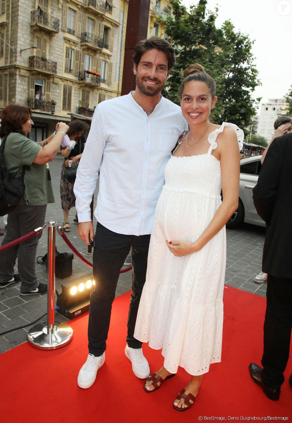 Tom Leeb et sa soeur Elsa Leeb (enceinte) à la première du film "Boite Noire" dans le cadre du Festival CINEROMAN au cinéma Pathé Gare du Sud à Nice, France, le 19 juin 2021. © Denis Guignebourg/Bestimage