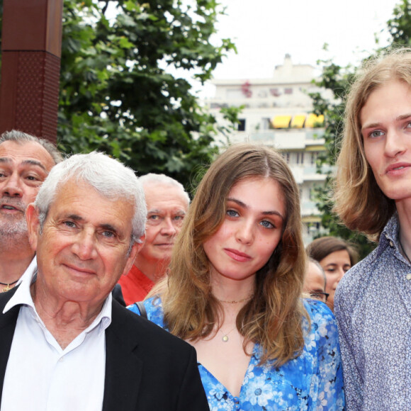 Michel Boujenah avec sa fille Louise Boujenah et son compagnon à la première du film "Boite Noire" dans le cadre du Festival CINEROMAN au cinéma Pathé Gare du Sud à Nice, France, le 19 juin 2021. © Denis Guignebourg/Bestimage 