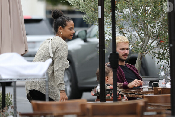Matt Pokora (M. Pokora), sa femme Christina Milian et leur fils Isaiah sont allés déjeuner au restaurant Mauro's Cafe à West Hollywood, Los Angeles, le 7 juin 2021.