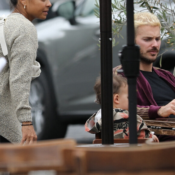 Matt Pokora (M. Pokora), sa femme Christina Milian et leur fils Isaiah sont allés déjeuner au restaurant Mauro's Cafe à West Hollywood, Los Angeles, le 7 juin 2021.