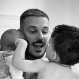 M. Pokora célèbre la fête des Pères avec ses fils, Isaiah et Kenna, sur Instagram le 20 juin 2021.