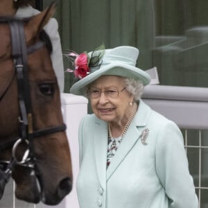 La reine Elisabeth II d'Angleterre assiste à la prestigieuse course hippique "Royal Ascot" à Ascot, Royaume Uni, le 19 juin 2021.