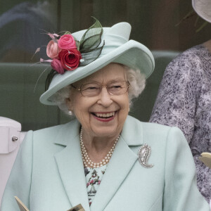 La reine Elisabeth II d'Angleterre assiste à la prestigieuse course hippique "Royal Ascot" à Ascot, Royaume Uni, le 19 juin 2021.