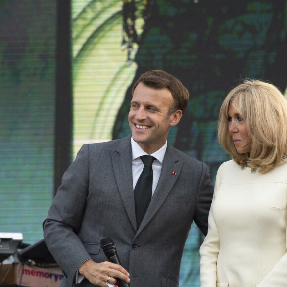 Emmanuel Macron, sa femme Brigitte Macron - Fête de la musique 2021 au palais de l'Elysée à Paris. Le 21 avril 2021. © Eliot Blondet/Pool/Bestimage
