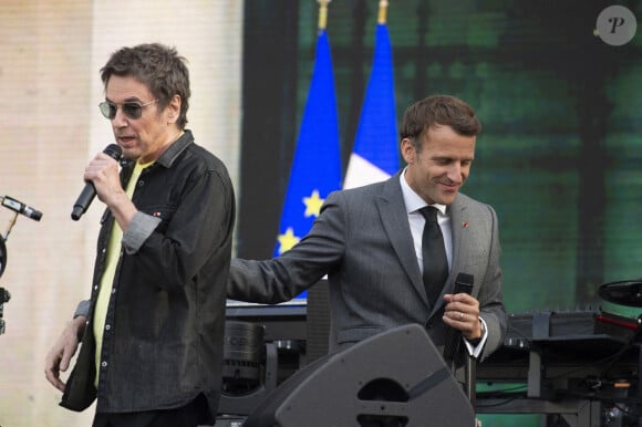 Emmanuel Macron et Jean-Michel Jarre - Fête de la musique 2021 au palais de l'Elysée à Paris. Le 21 avril 2021. © Eliot Blondet/Pool/Bestimage