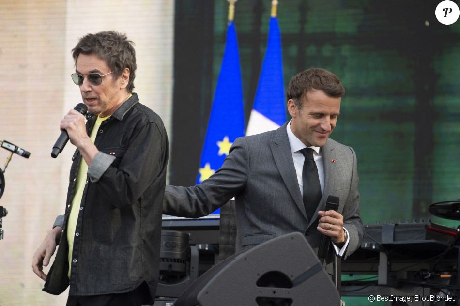 Emmanuel Macron et Jean-Michel Jarre - Fête de la musique 2021 au palais de l'Elysée à Paris. Le 21 avril 2021. © Eliot Blondet/Pool/Bestimage