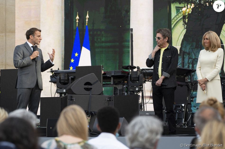 Emmanuel Macron, sa femme Brigitte Macron et Jean-Michel Jarre - Fête de la musique 2021 au palais de l'Elysée à Paris. Le 21 avril 2021. © Eliot Blondet/Pool/Bestimage