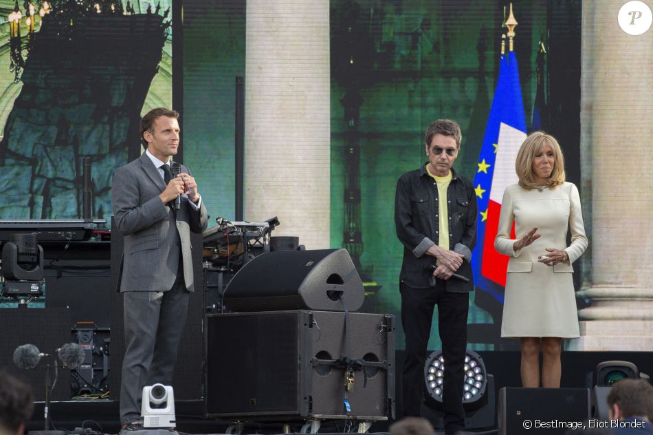 Emmanuel Macron, sa femme Brigitte Macron et Jean-Michel Jarre - Fête de la musique 2021 au palais de l'Elysée à Paris. Le 21 avril 2021. © Eliot Blondet/Pool/Bestimage