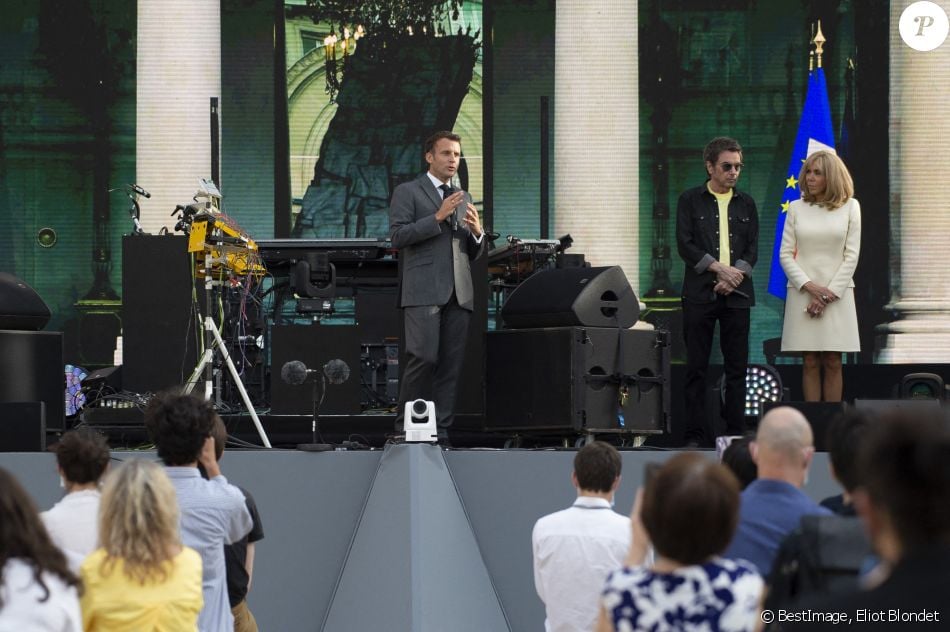 Emmanuel Macron, sa femme Brigitte Macron et Jean-Michel Jarre - Fête de la musique 2021 au palais de l'Elysée à Paris. Le 21 avril 2021. © Eliot Blondet/Pool/Bestimage