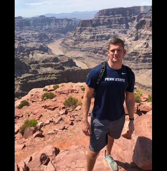Carl Nassib a partagé cette photo de lui sur Instagram, au Grand Canyon, en juin 2020
