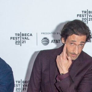 Johnny Hopkins, Adrien Brody et Jade Yorker assistent à la première du film "Clean" au Tribeca Film Festival à New York, le 19 juin 2021.