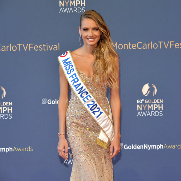 Amandine Petit (Miss France 2021) lors du photocall de la cérémonie des Nymphes d'Or du 60ème festival de télévision de Monte Carlo au Grimaldi Forum à Monaco le 22 juin 2021.© Bruno Bebert / Bestimage 