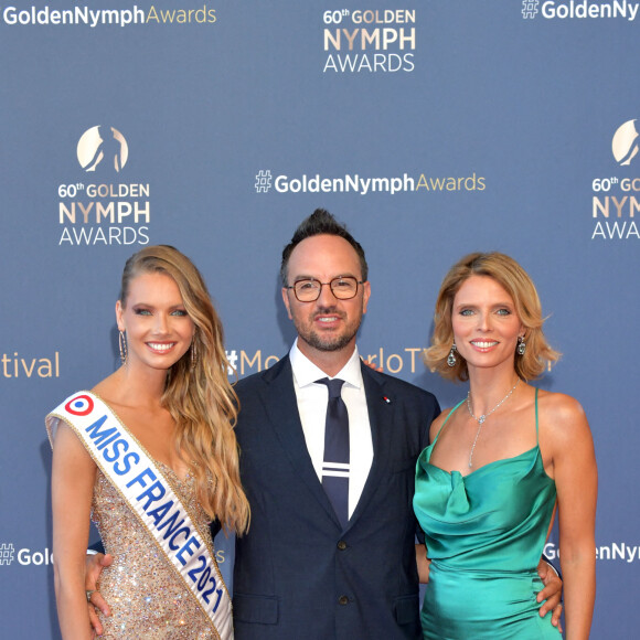 Amandine Petit (Miss France 2021), Jarry et Sylvie Tellier lors du photocall de la cérémonie des Nymphes d'Or du 60ème festival de télévision de Monte Carlo au Grimaldi Forum à Monaco le 22 juin 2021.© Bruno Bebert / Bestimage 