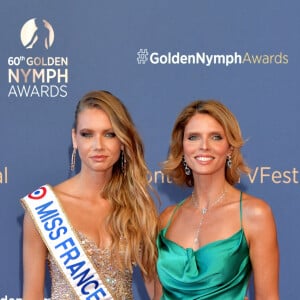 Amandine Petit (Miss France 2021) et Sylvie Tellier lors du photocall de la cérémonie des Nymphes d'Or du 60ème festival de télévision de Monte Carlo au Grimaldi Forum à Monaco le 22 juin 2021. © Bruno Bebert / Bestimage 