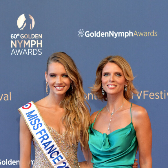 Amandine Petit (Miss France 2021) et Sylvie Tellier lors du photocall de la cérémonie des Nymphes d'Or du 60ème festival de télévision de Monte Carlo au Grimaldi Forum à Monaco le